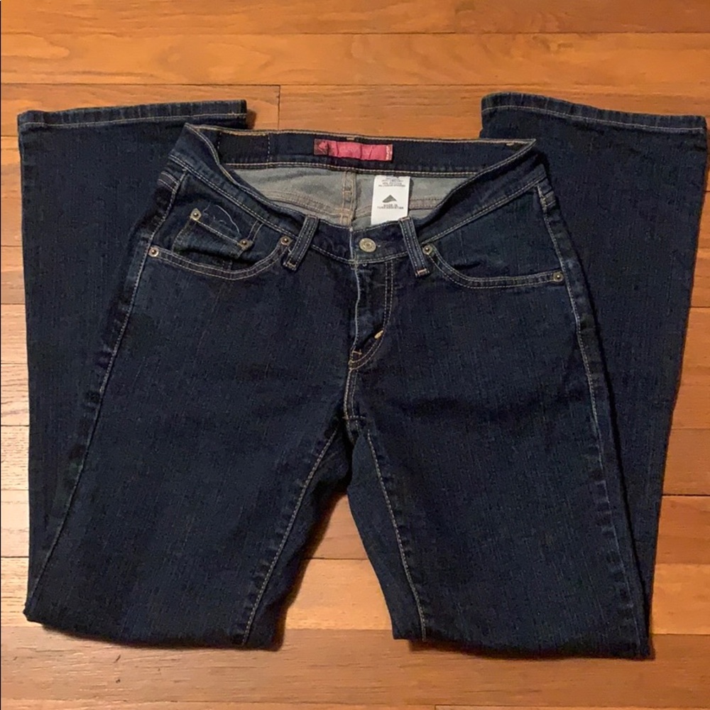 Levi’s curvy cut.